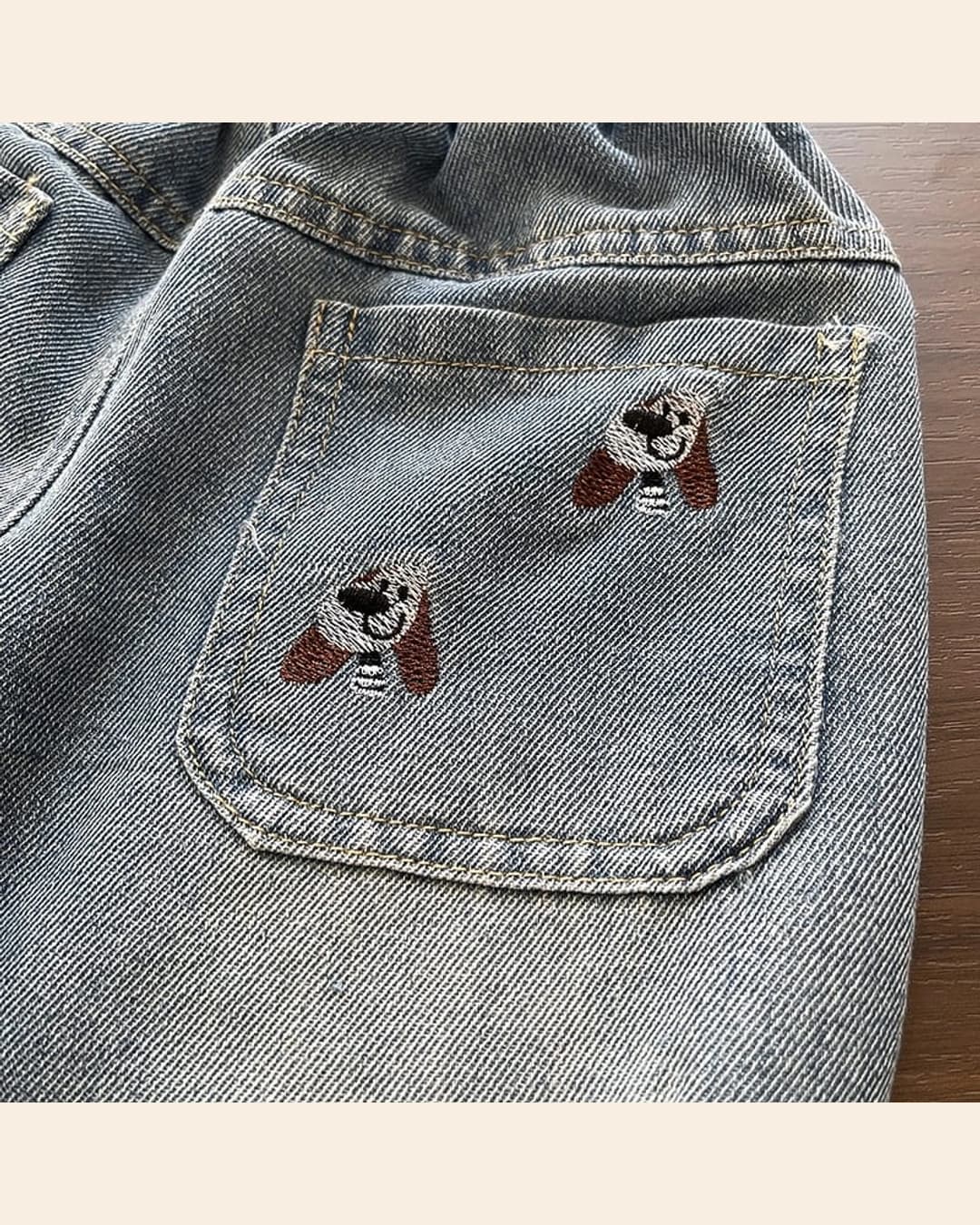 Ensemble 3 pièces garçon – gilet brodé, chemise à carreaux et jean 5