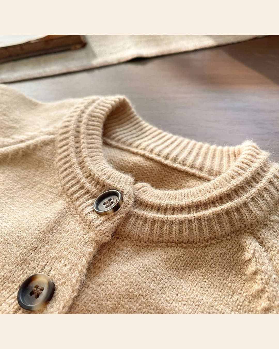 Ensemble 3 pièces garçon – cardigan camel, haut Happy et jean 3